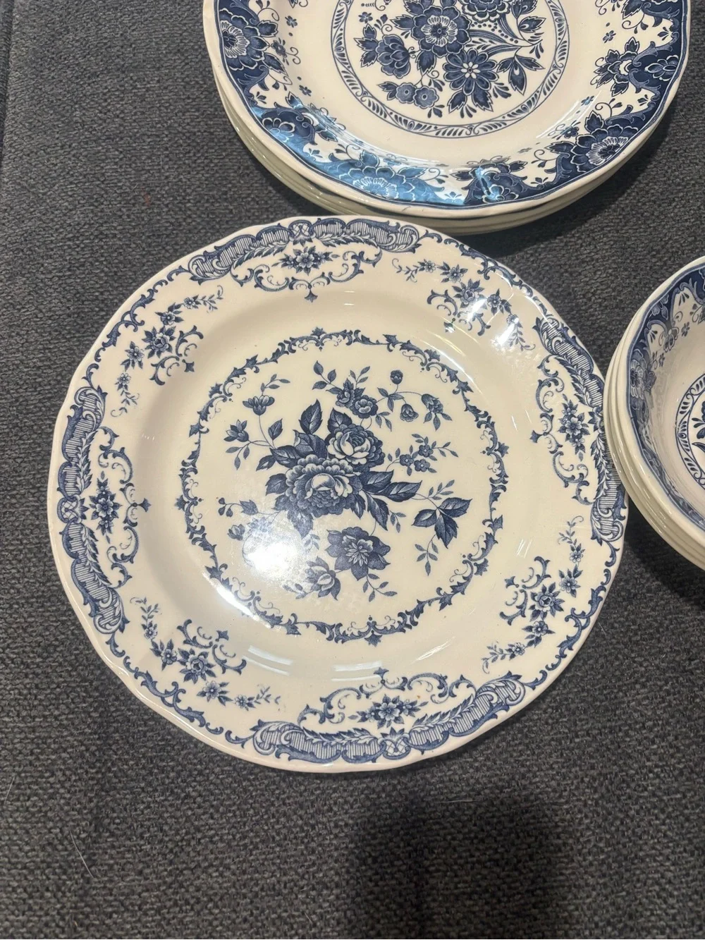 Vintage Claytan Tablewares 19 Piece Blue Floral Porcelain Classic Dinnerware Set